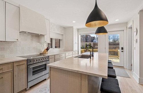Ravenswood House | 3-bedroom designer house in Chicago with space to relax