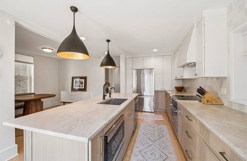 Ravenswood House | 3-bedroom designer house in Chicago with space to relax