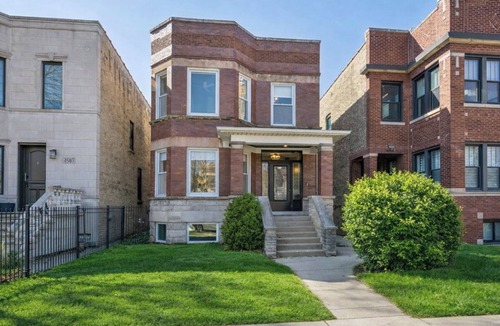 Ravenswood House | 3-bedroom designer house in Chicago with space to relax