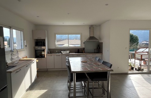 Vallon-Pont-d'Arc House | 3-bedroom detached house near river