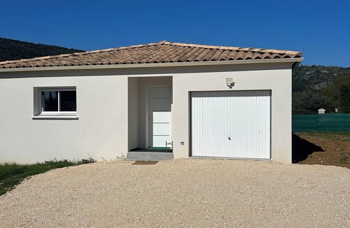 Vallon-Pont-d'Arc House | 3-bedroom detached house near river