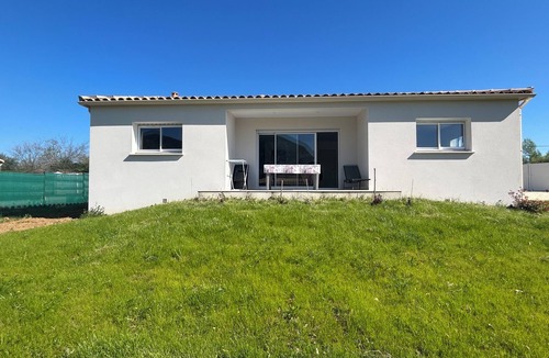 Vallon-Pont-d'Arc House | 3-bedroom detached house near river