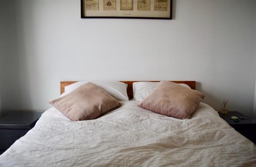 Peninsula Apartment | 3 Bedroom Dual-Aspect Flat With River Views