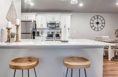 Midwest City House | 3 bedroom duplex close to Tinker