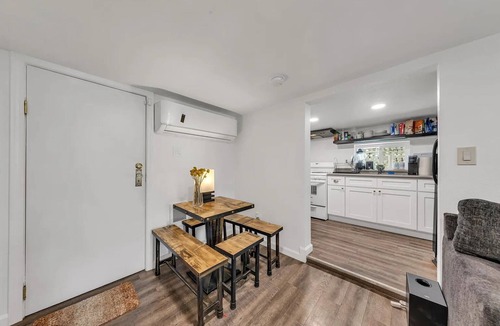 Land Park House | 3 bedroom duplex unit walking distance from Downtown