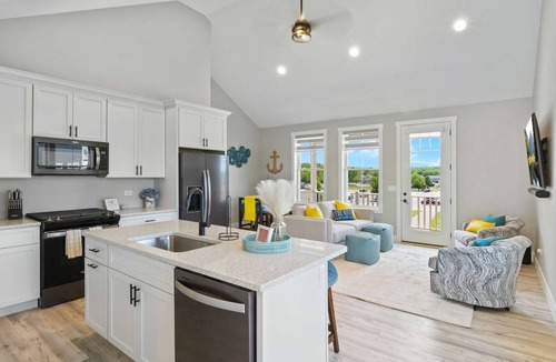 Ottawa House | 3 Bedroom Duplex with Marina Views