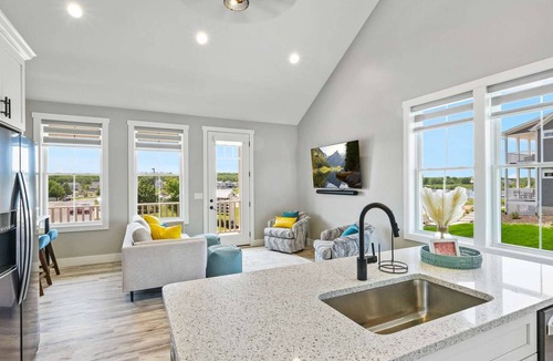 Ottawa House | 3 Bedroom Duplex with Marina Views