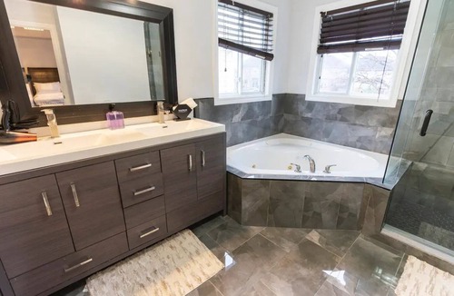 London House | 3 Bedroom Family Home Away from Home