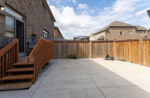 Brampton House | 3-Bedroom Family Home with Parking in Brampton
