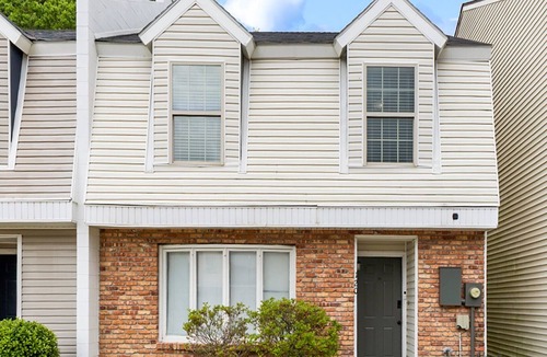 Lafayette House | 3 bedroom Family/Pet friendly Townhome