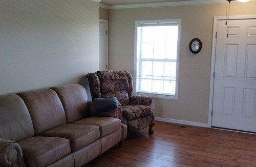 Lyon County Other | 3-bedroom farmhouse in peaceful Admire with cozy charm