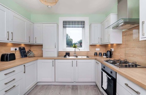 Grangemouth Apartment | 3 Bedroom Flat - Free Parking