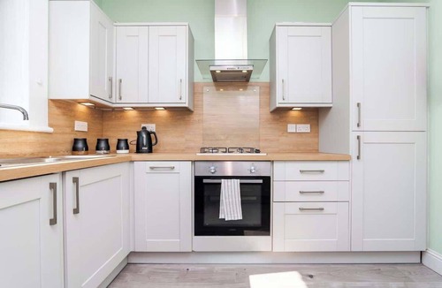 Grangemouth Apartment | 3 Bedroom Flat - Free Parking