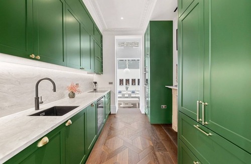 City of Westminster Apartment | 3 Bedroom Flat in London