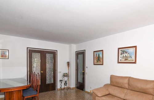El Roc de Sant Gaieta Apartment | 3 bedroom flat, with communal pool and 5 minutes from the beach.