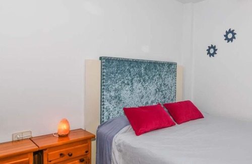 El Roc de Sant Gaieta Apartment | 3 bedroom flat, with communal pool and 5 minutes from the beach.