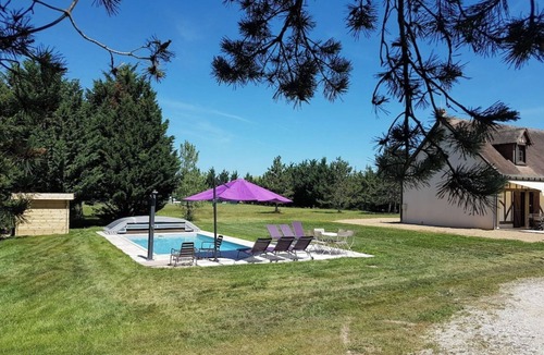 Fontaines-en-Sologne House | 3 bedroom house and TV lounge, private swimming pool, 50 ha forest, ponds, tennis court