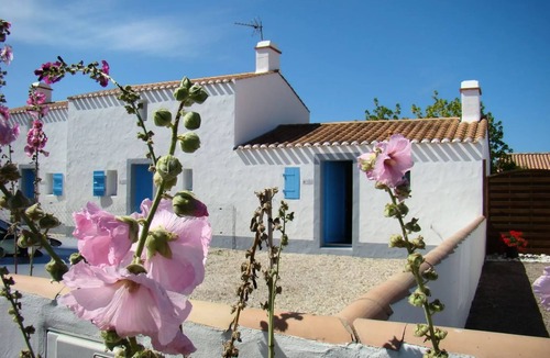 Noirmoutier-en-l'Ile Villa | 3-bedroom villa sleeps 9