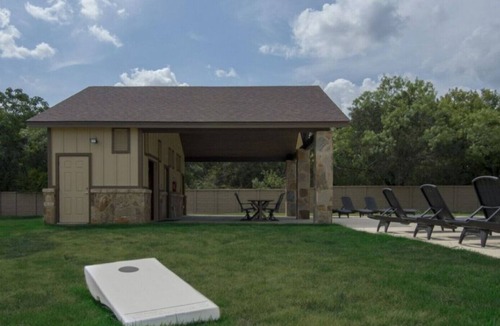 Gruene Condo | 3 Bedroom Fully Furnished Condo