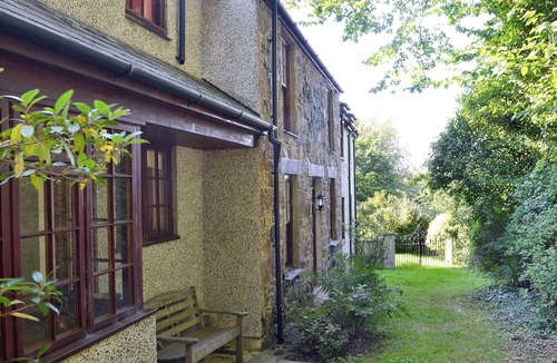 Dwyran Cottage | 3 bedroom accommodation in Llangaffo, Anglesey