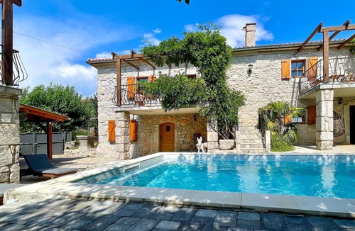 Gabonjin House | 3 bedroom gorgeous home in Gabonjin