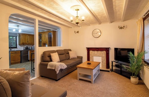 Telford House | 3 Bedroom Home with Parking