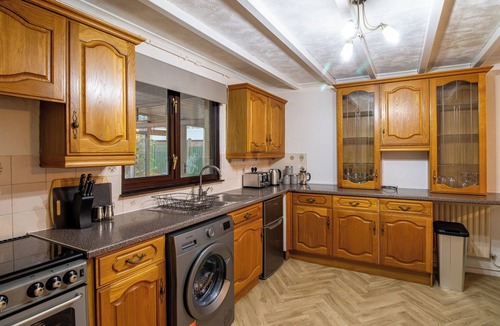 Telford House | 3 Bedroom Home with Parking