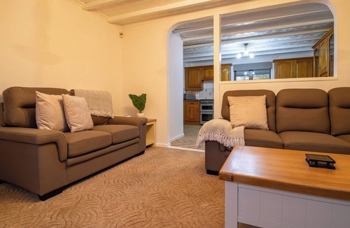 Telford House | 3 Bedroom Home with Parking