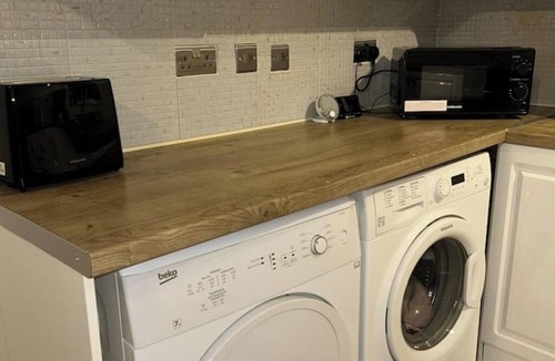 Hengoed House | 3 Bedroom Home - 6 guests