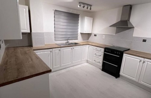 Hengoed House | 3 Bedroom Home - 6 guests