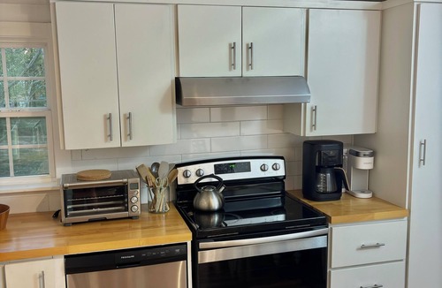 Dale House | 3-bedroom Home 7 miles from COTA, 23 miles from Austin