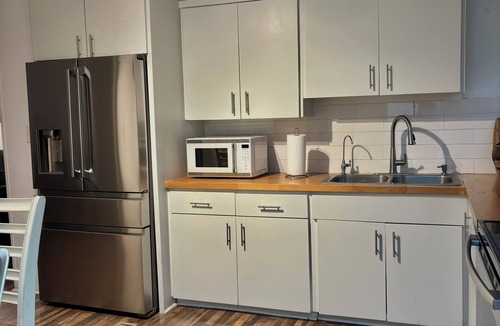 Dale House | 3-bedroom Home 7 miles from COTA, 23 miles from Austin