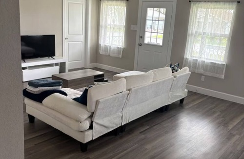 Clute House | 3-Bedroom Home Away From Home