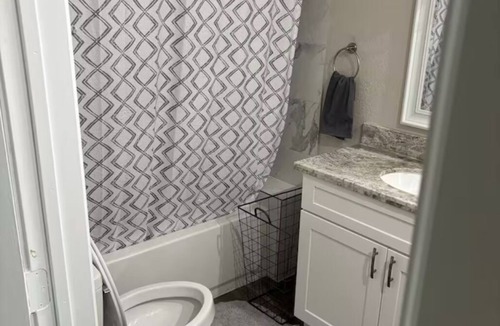 Clute House | 3-Bedroom Home Away From Home
