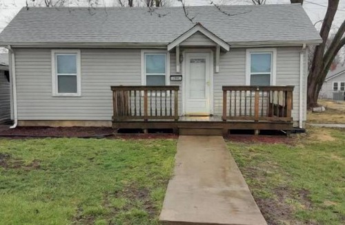 Jerseyville House | 3 Bedroom Home Away From Home