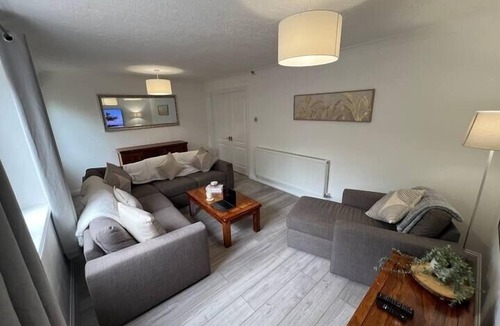 Hengoed House | 3 Bedroom Home - 6 guests