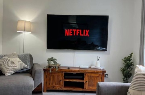 Hengoed House | 3 Bedroom Home - 6 guests