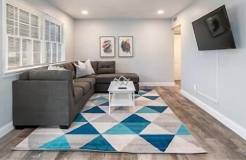 Hazelwood House | 3 Bedroom Home in a Convenient Location JZ Vacation Rentals