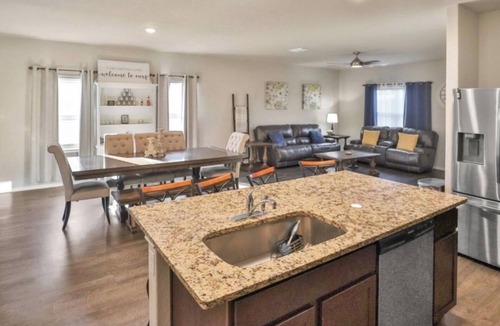Elmendorf House | 3 Bedroom Home in Elmendorf/San Antonio