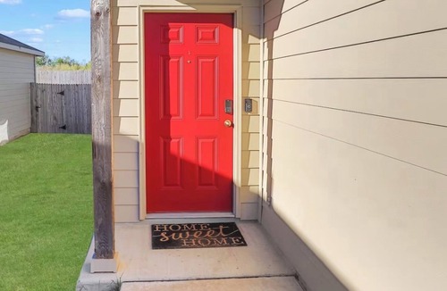 Elmendorf House | 3 Bedroom Home in Elmendorf/San Antonio