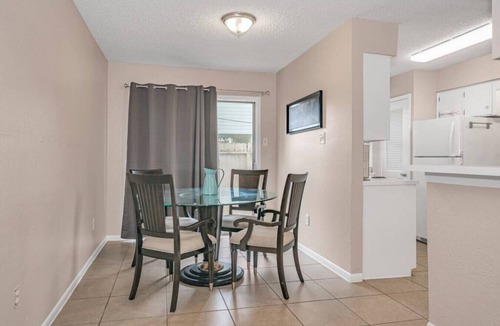 Kempwood Apartment | 3-Bedroom Home in Spring Branch area of Houston