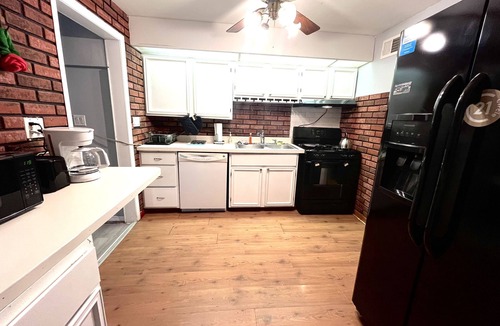 Beach Park House | 3 Bedroom Home near Naval Base!