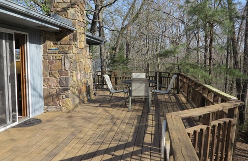 Bella Vista House | 3 Bedroom home overlooking wooded area, close to bike trails and Crystal Bridges