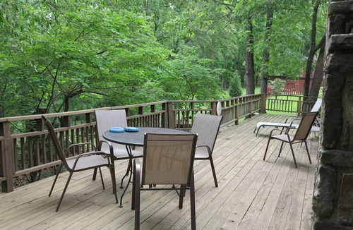 Bella Vista House | 3 Bedroom home overlooking wooded area, close to bike trails and Crystal Bridges