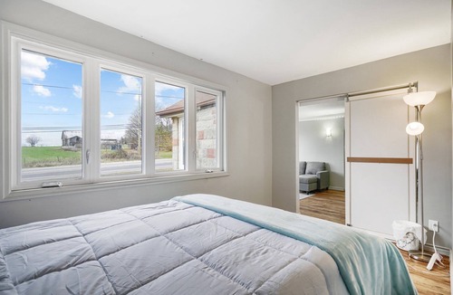 Oshawa House | 3 Bedroom Home + Party Barn