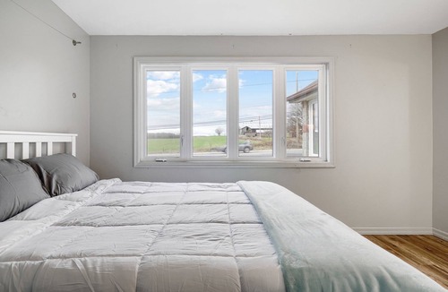 Oshawa House | 3 Bedroom Home + Party Barn