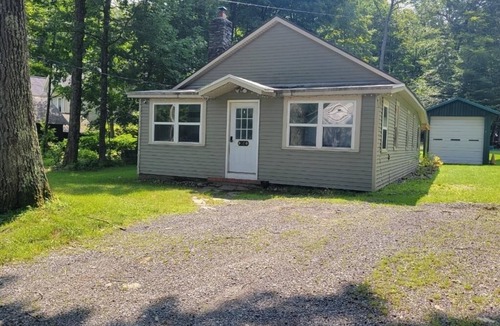 Town of Grafton House | 3 bedroom home steps away from beach/lake