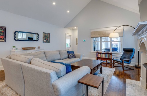 Green Hills House | 3 Bedroom Home with 2 Full Baths, Perfectly Situated in a Great Neighborhood!