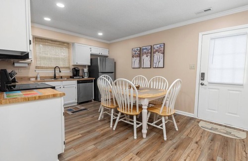 New Bern House | 3-Bedroom Home with King Bed, Smart TVs & Fenced Yard