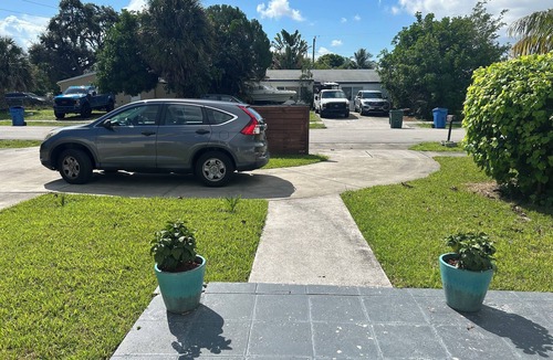 Oakland Park House | 3 Bedroom homes for Short-term Stays for Business or Snowbirds